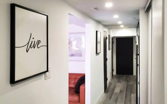 Renovated Guest Suite Near The Lake & High Park in Toronto!