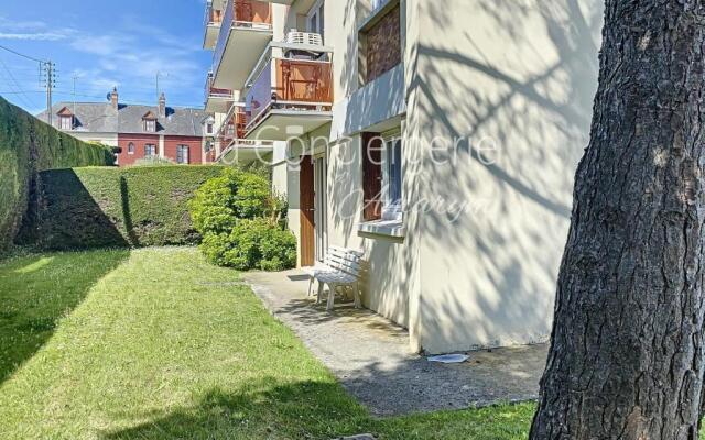 Bleu soleil joli studio rez-de-chaussée à EU