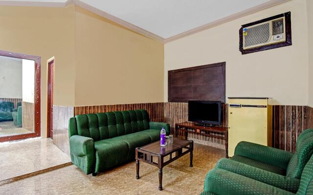 OYO 77724 Hotel Chitra