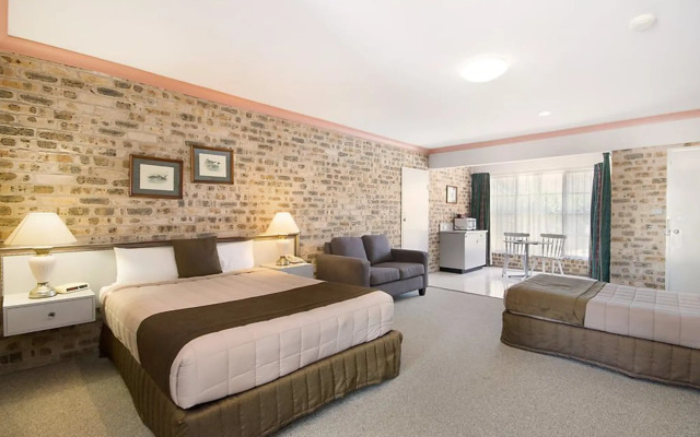 Airport Motel Sir Francis Drake