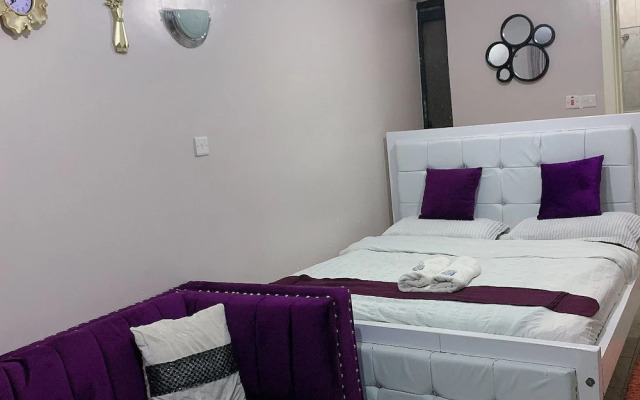 Lux Suites Royal Suburbs Apartments