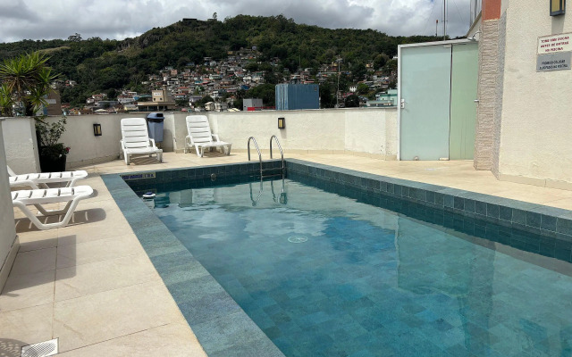 Apto com piscina no centro de Floripa PCE0406