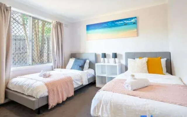 Bright 2B Private Yard @Highton