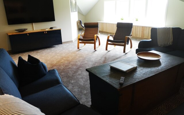Tiraholms hotell