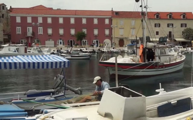 A1 - apt With Terrace, Best Location in Supetar