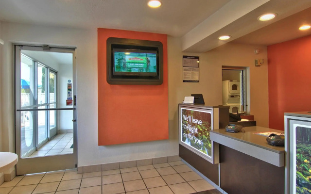 Motel 6 Woodland, CA – Sacramento Airport