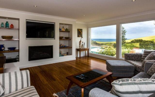 WHALE WATCH FOR FOUR Gerringong 4pm check out Sundays