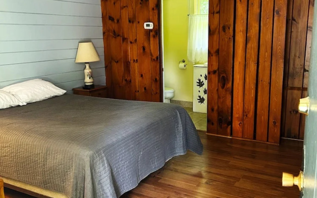 Saratoga Garden Motel