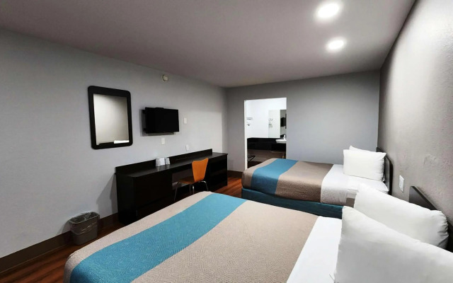 Motel 6 Webster, TX - Houston - Nasa Lake