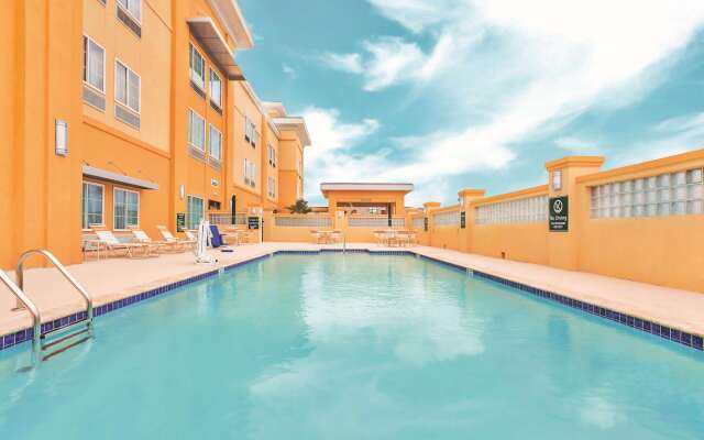 La Quinta Inn & Suites by Wyndham Cotulla