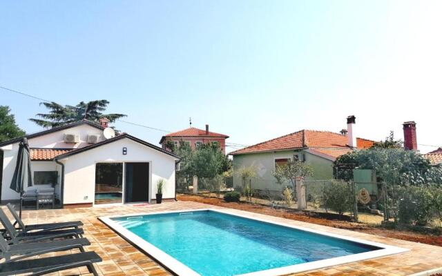 Cozy House with Pool near Rovinj