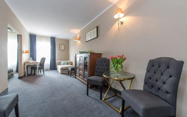 Riviera Resort Modlin Airport