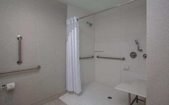 Holiday Inn Cleveland Clinic by IHG