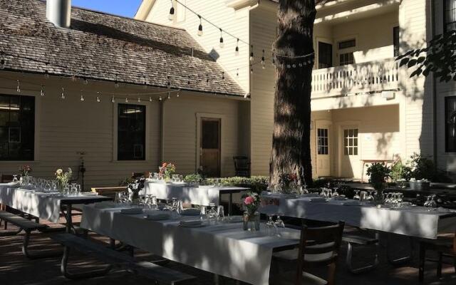 Wolf Creek Inn & Tavern