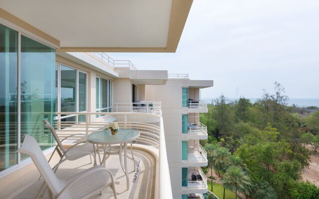 Baan Sanpleon Beachfront Condominium