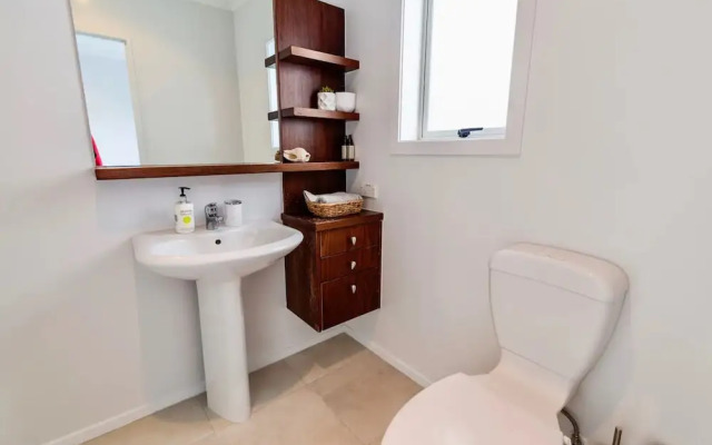 Modern and Central 2 Bedroom Home in Epsom