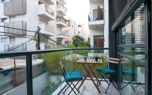 Trendy with balcony on Sheinkin by FeelHome