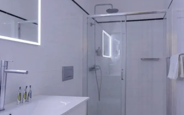 Liiiving - Trindade Deluxe Studio 2T