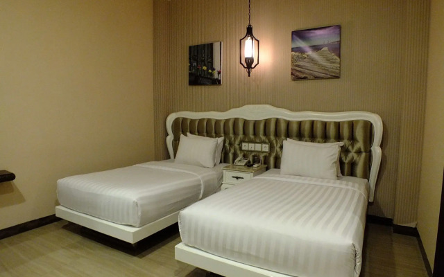 Apple Green Hotel