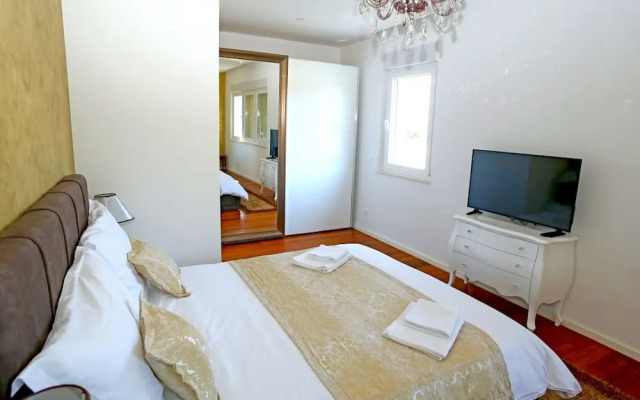 Apartment Pearl Split