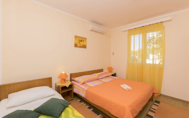 Apartment and Room Ivica