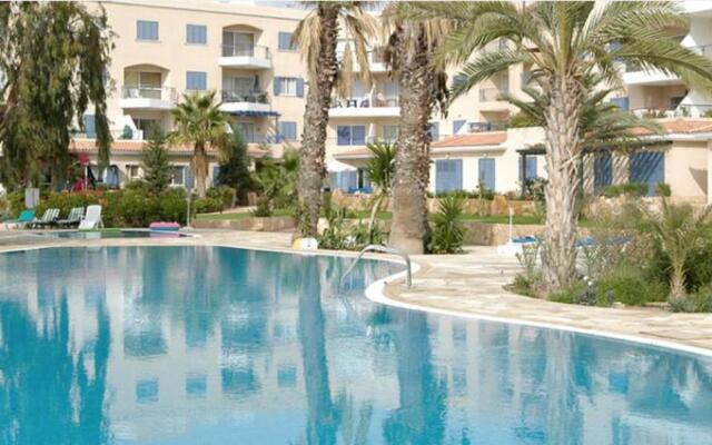 Stylish 2 bedroom apartment with seaviews in King's Palace
