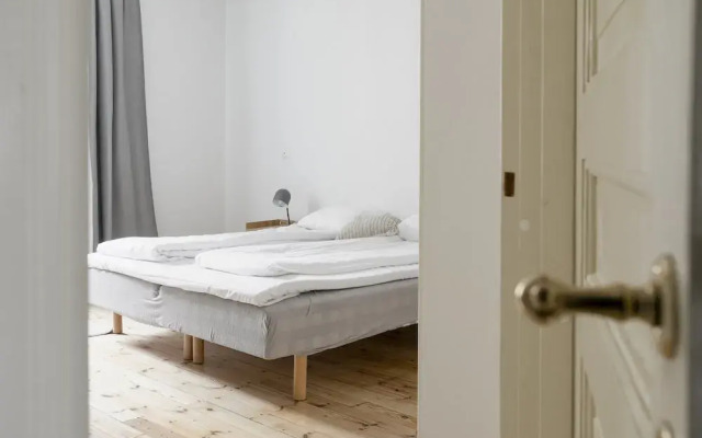 2ndhomes Central 85m2 2BR Apartment