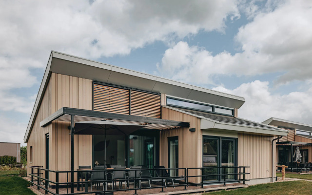 Modern Lodge Near Beach
