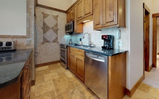 Lionshead Village Landmark Condos 3 Bedroom