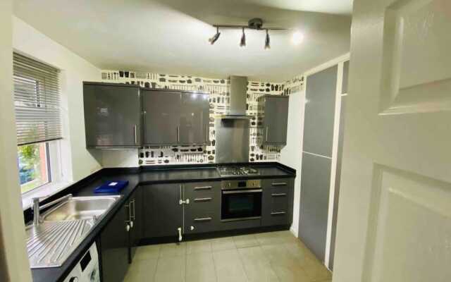 Nice 3-Bed Apartment Close to Heathrow