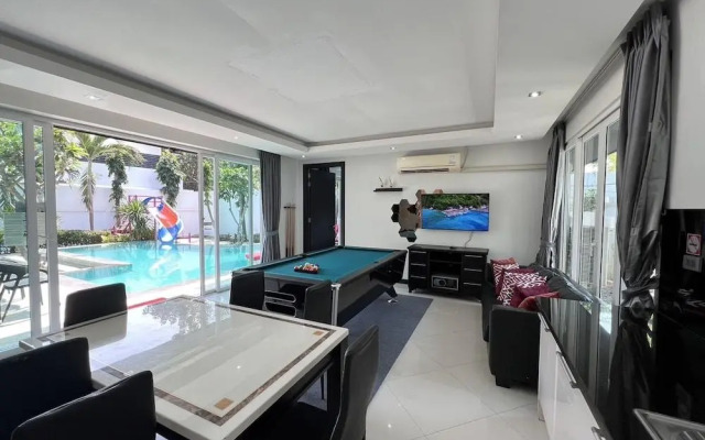 Hollywood Pool Villa Jomtien Pattaya