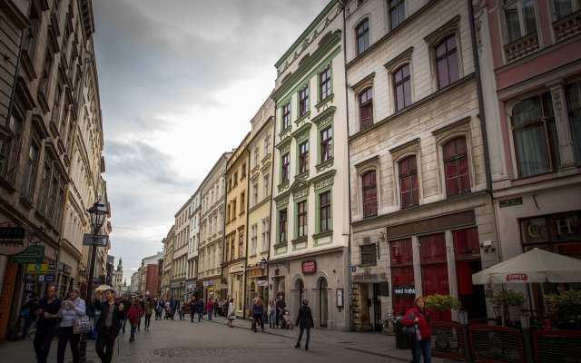 Scharffenberg Apartments Main Square