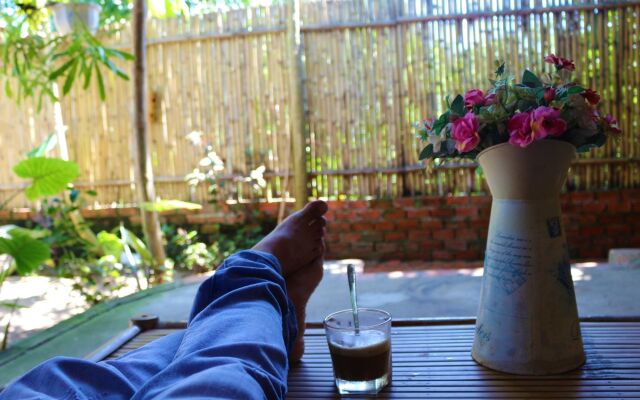 Under the coconut tree - Hostel