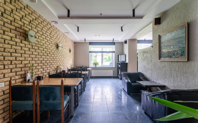 Amicus Hotel