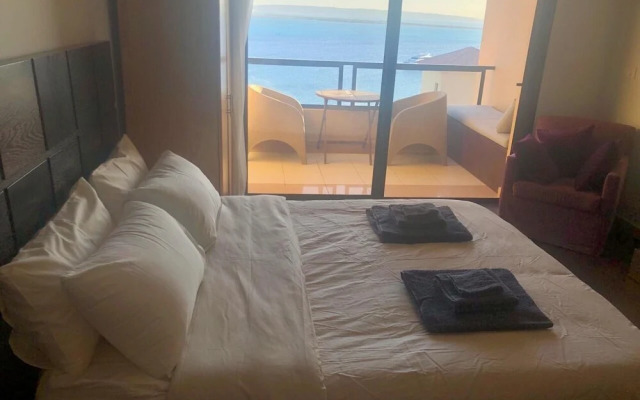 Cosy & Cute Beach Front Studio at the Views Waterside