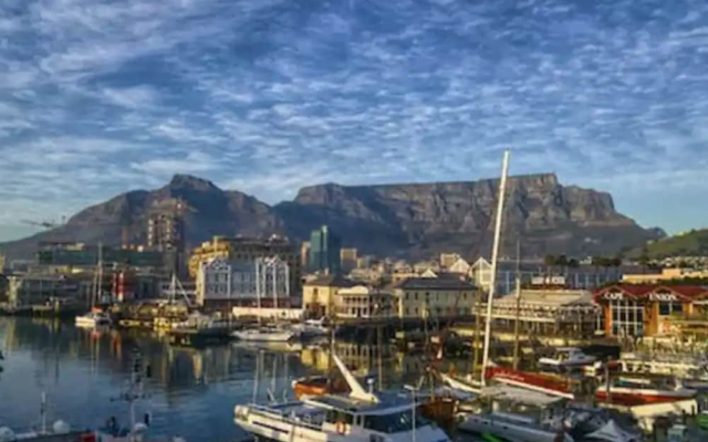 Stylish and Central 1 BD in Green Point