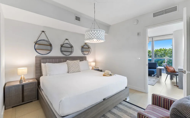 Monte Carlo Miami Beach Condo by Dharma Home Suites
