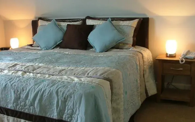 Mead Lodge B&B