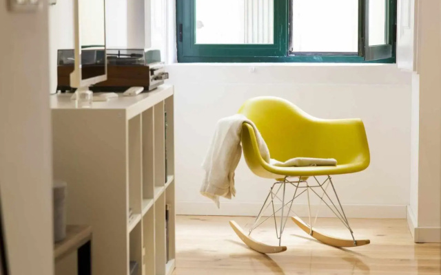 Modern New Studio in City Center- Yellow