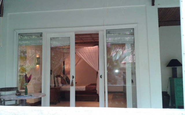 Gajah Biru Bungalows Hotel
