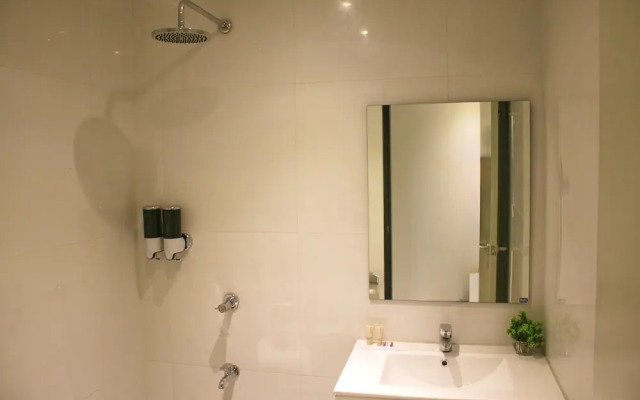 LuxeLite Suites Pasay