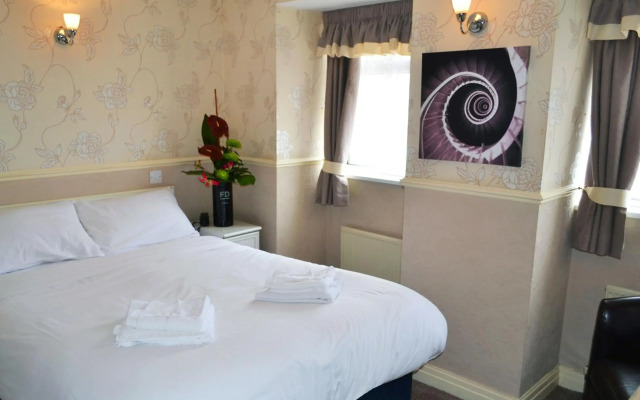 Lyndene Hotel