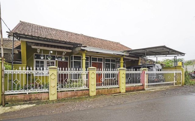 OYO Homes 90914 Eco Tourism Desa Cipada Bukit Senyum Homestay Syariah