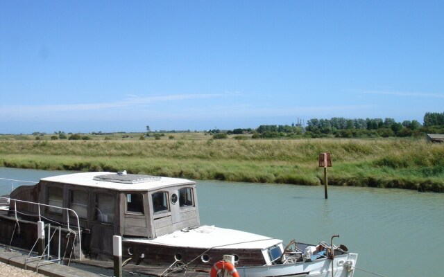 16 The Boathouse