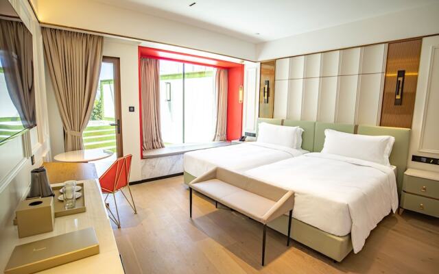 YOHO Resorts World Hotel