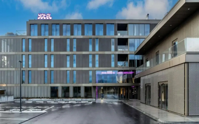 YOTEL Geneva Lake