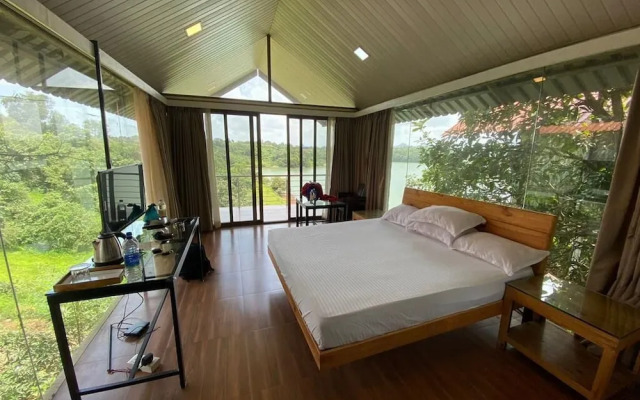 Shvas Island Resort