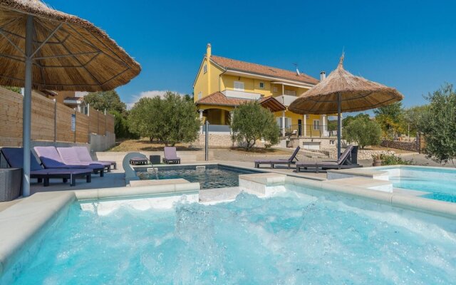 Magnificent Villa Mande With Pool, Vrana Lake