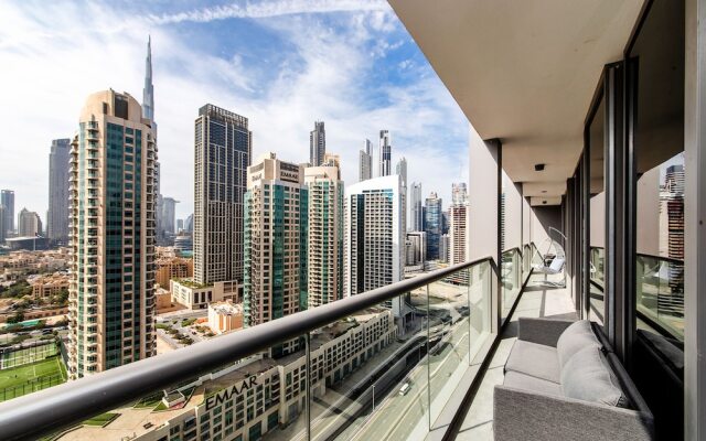 Luxe 3BR with Burj Khalifa view