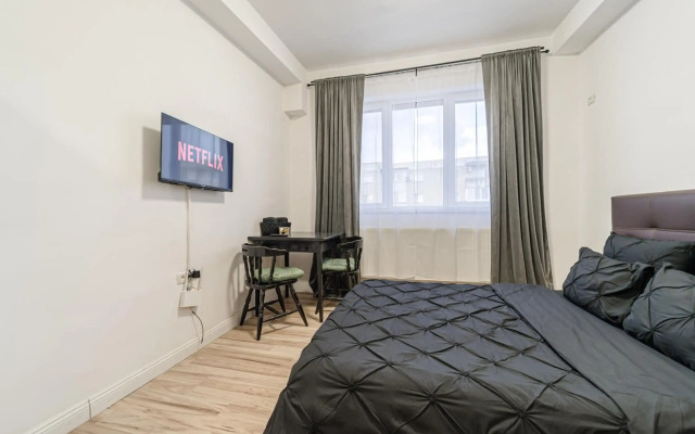 Modern apartment with private bath